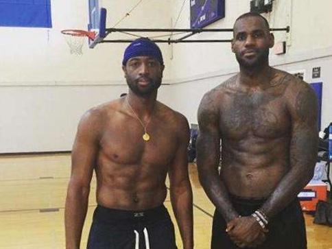 到聚光灯下 到聚光灯下